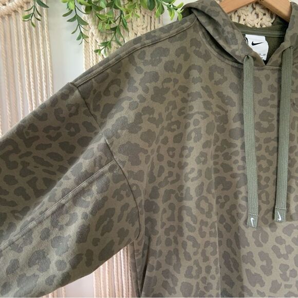 NIKE Women’s Get Fit Pullover Green Leopard Cropped Training Hoodie Size XS - Picture 5 of 14